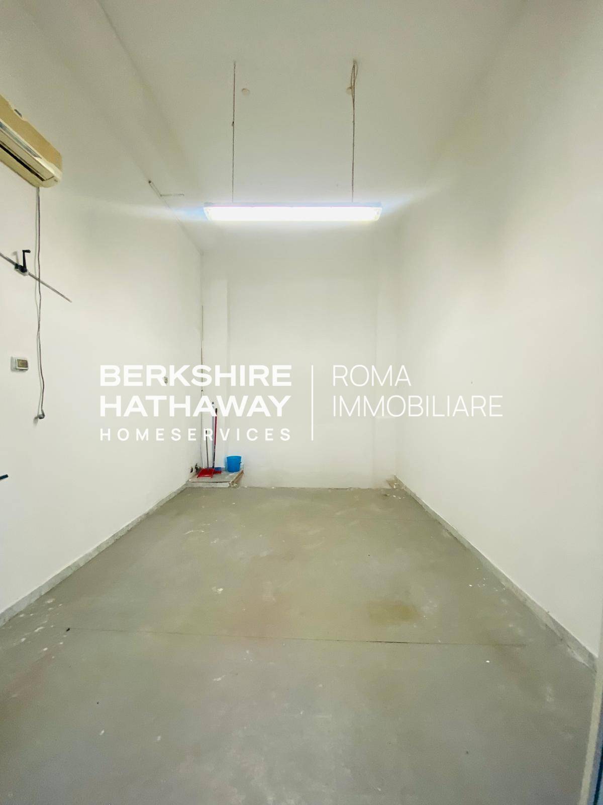 Locale commerciale in affitto a Roma, Camilluccia