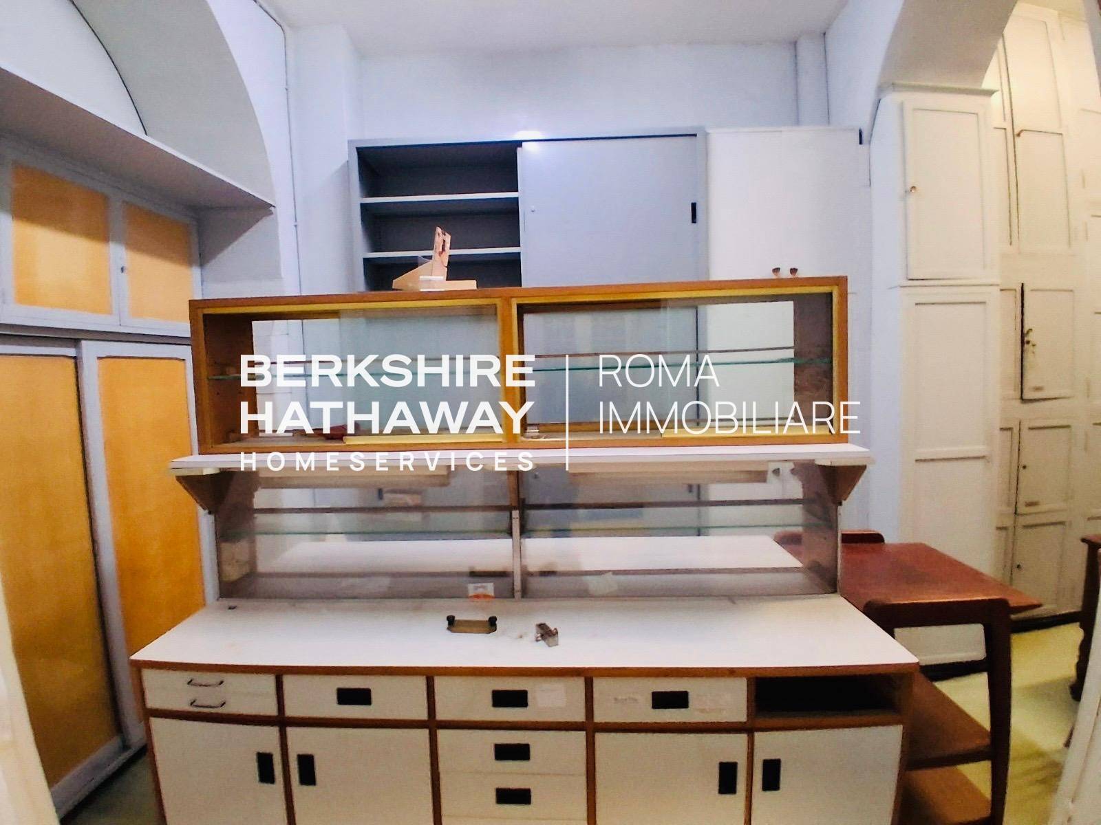 Locale commerciale in affitto a Roma, Centro Storico