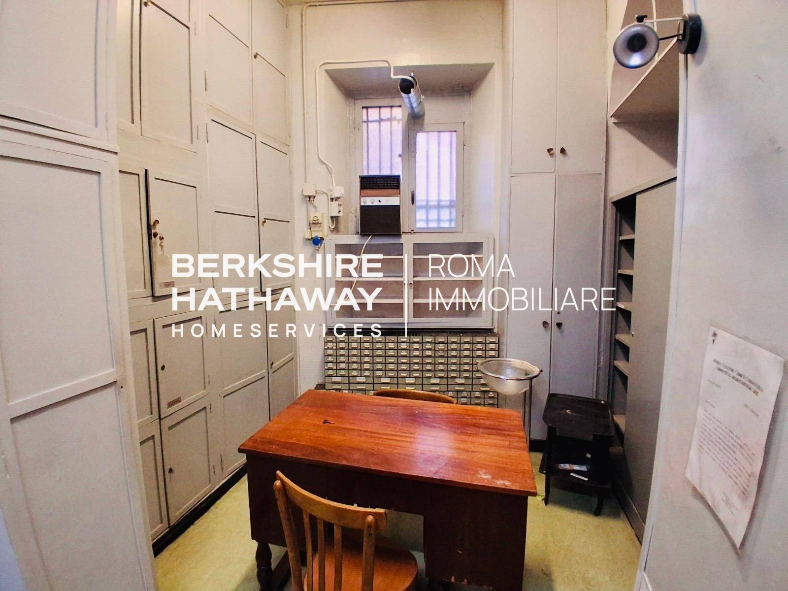 Locale commerciale in affitto a Roma, Centro Storico