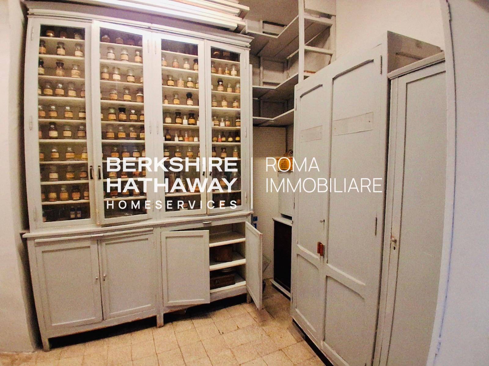 Locale commerciale in affitto a Roma, Centro Storico