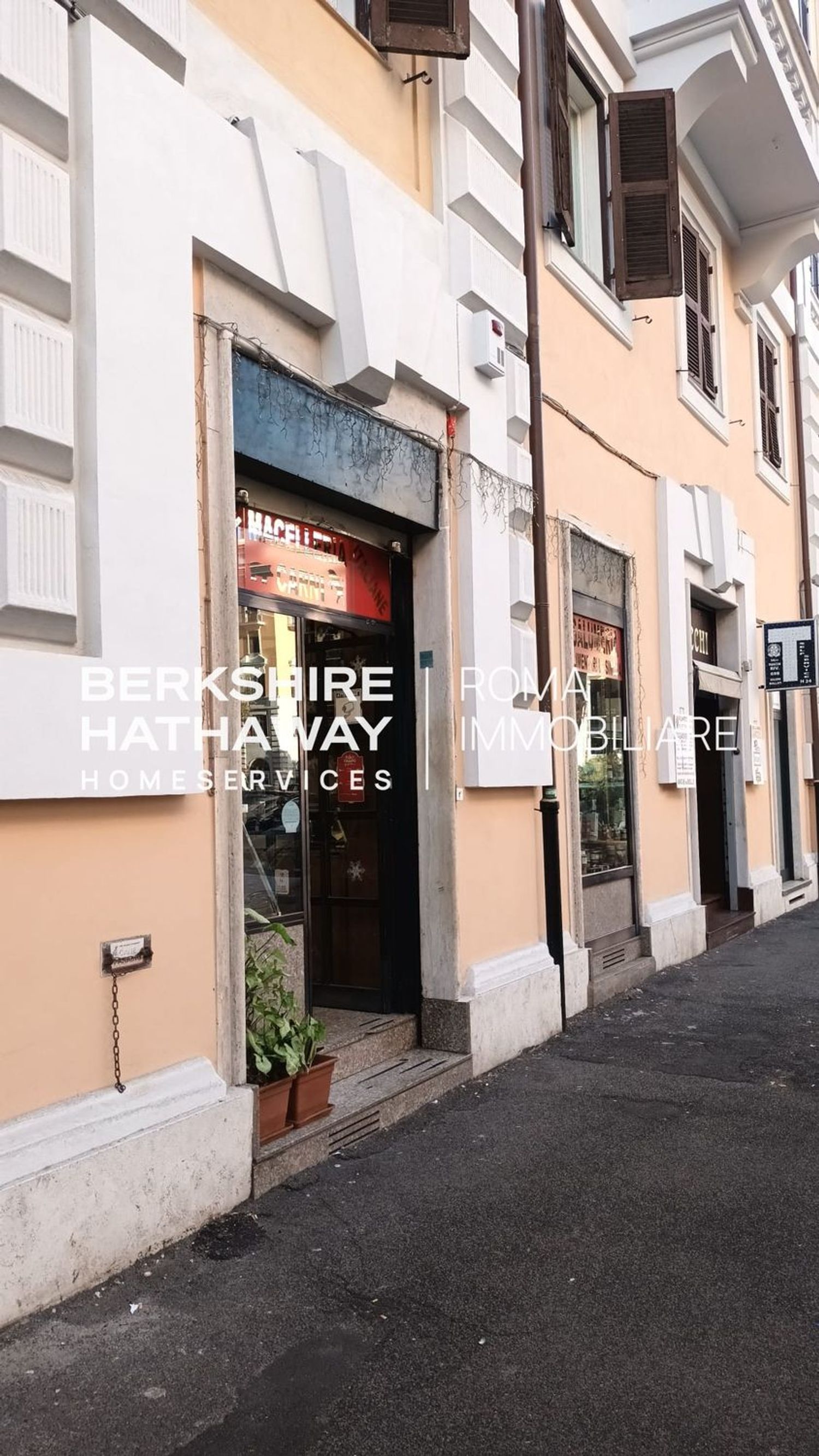 Locale commerciale in vendita a Roma, Trieste