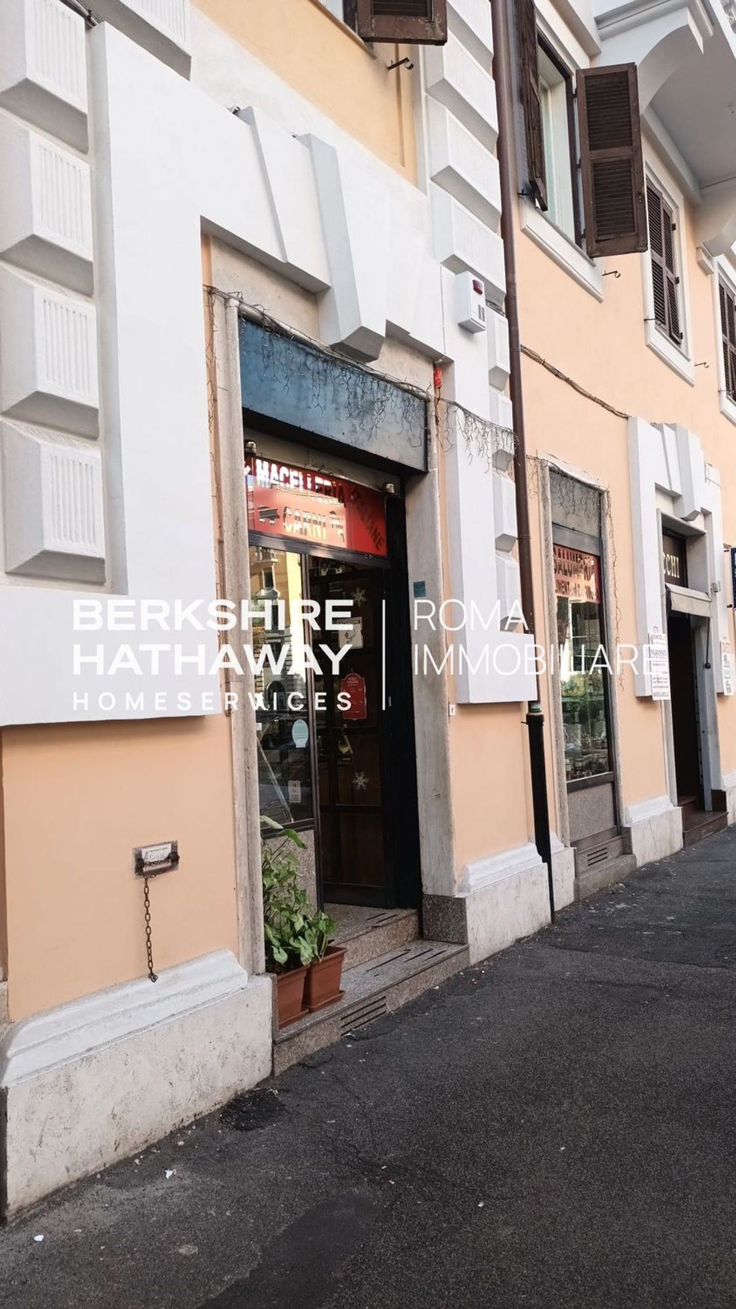 Locale commerciale in vendita a Roma, Trieste