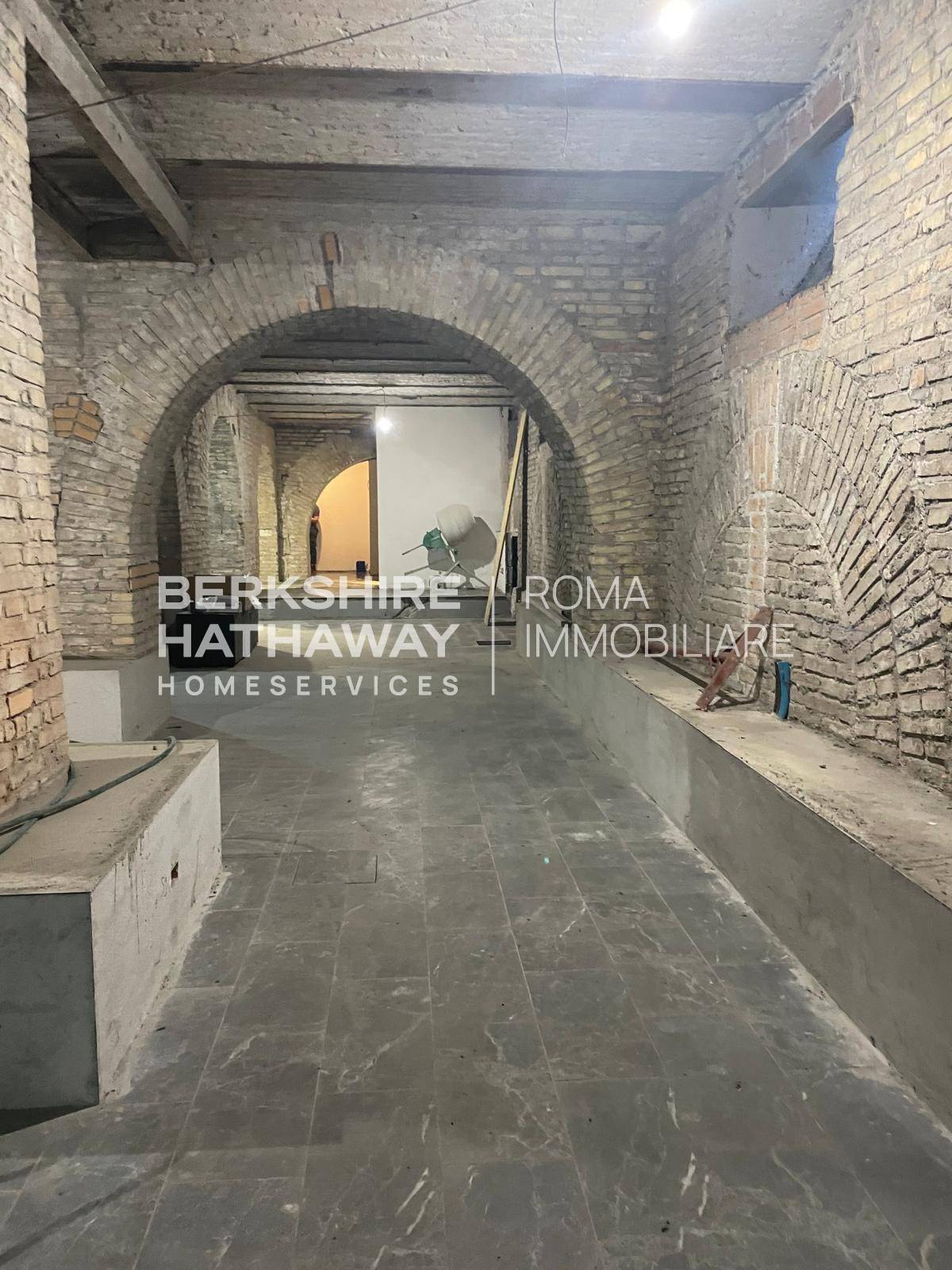 Locale commerciale in vendita a Roma, Salario