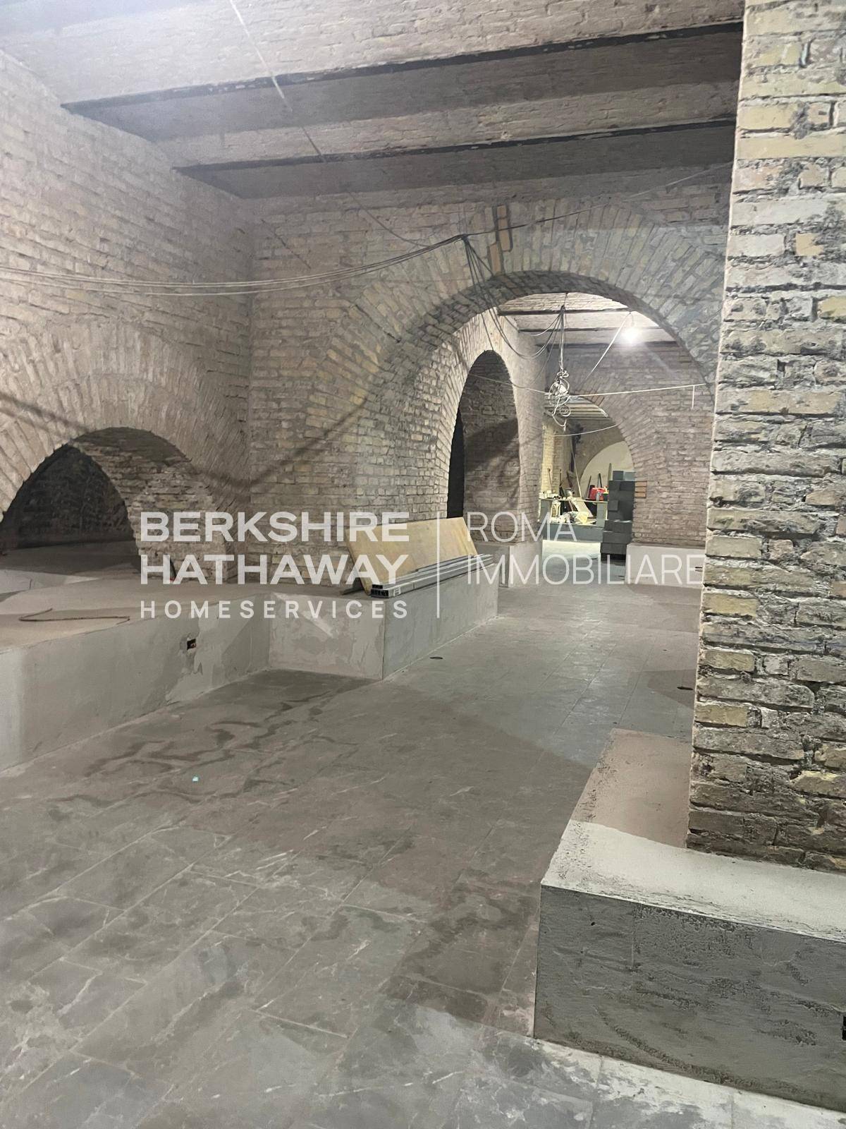 Locale commerciale in vendita a Roma, Salario