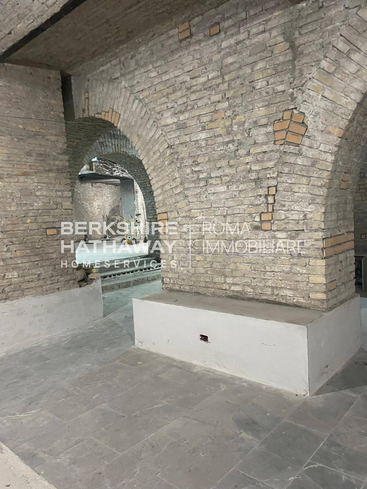 Locale commerciale in vendita a Roma, Salario