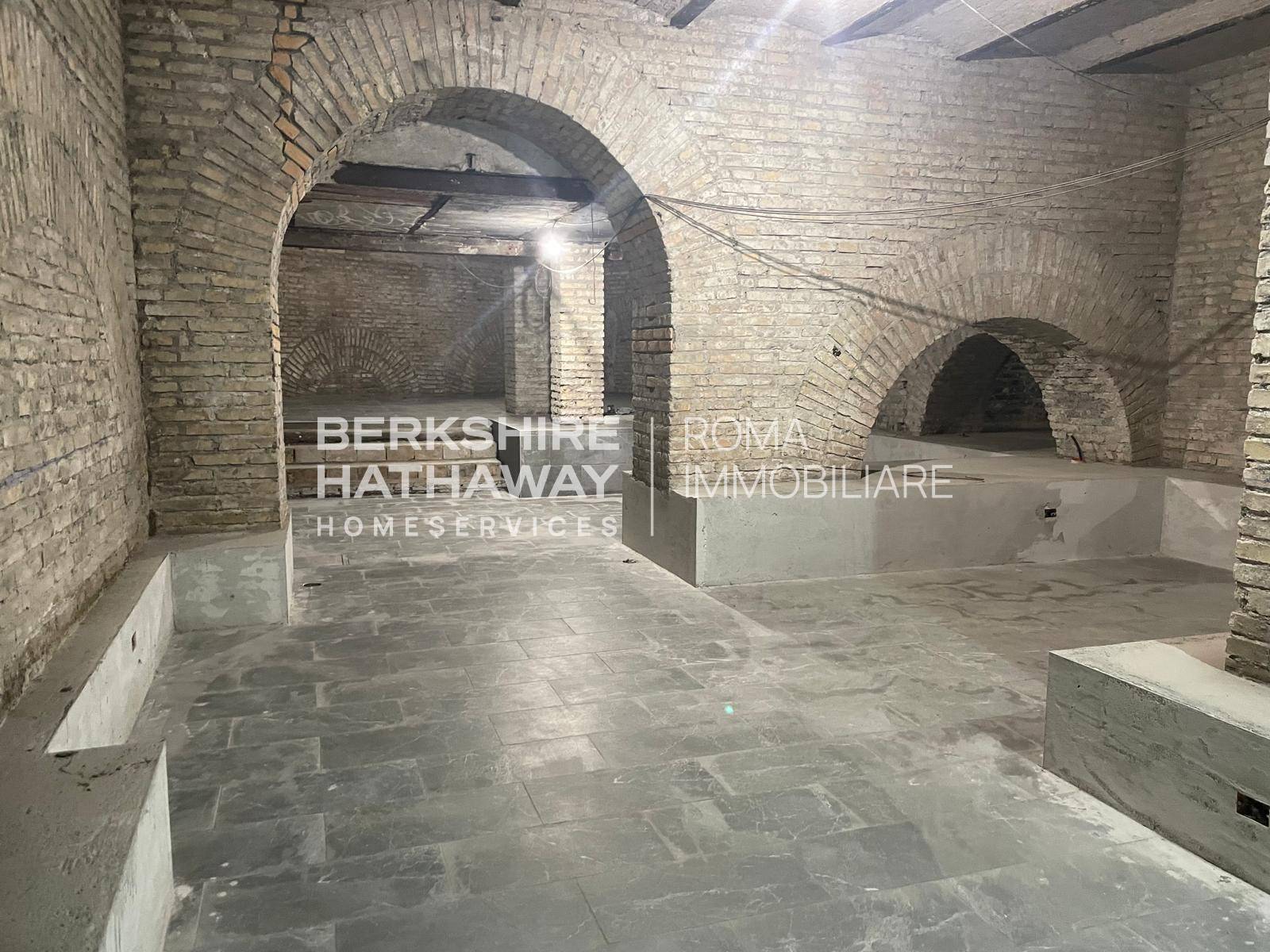 Locale commerciale in vendita a Roma, Salario