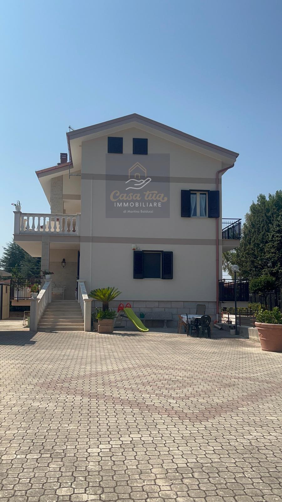 Villa con giardino, Corato oasi