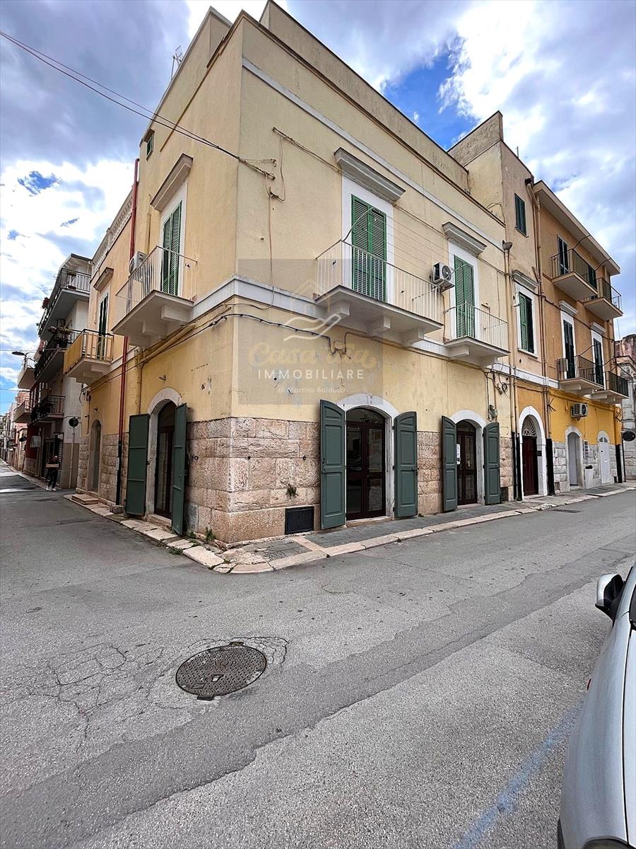 Locale commerciale ristrutturata, Corato piazza indipendenza