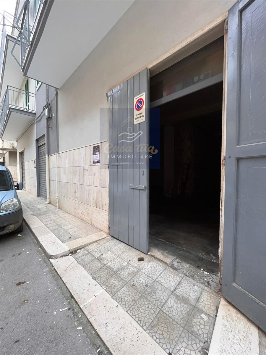 Magazzino in vendita, Corato zona via ruvo