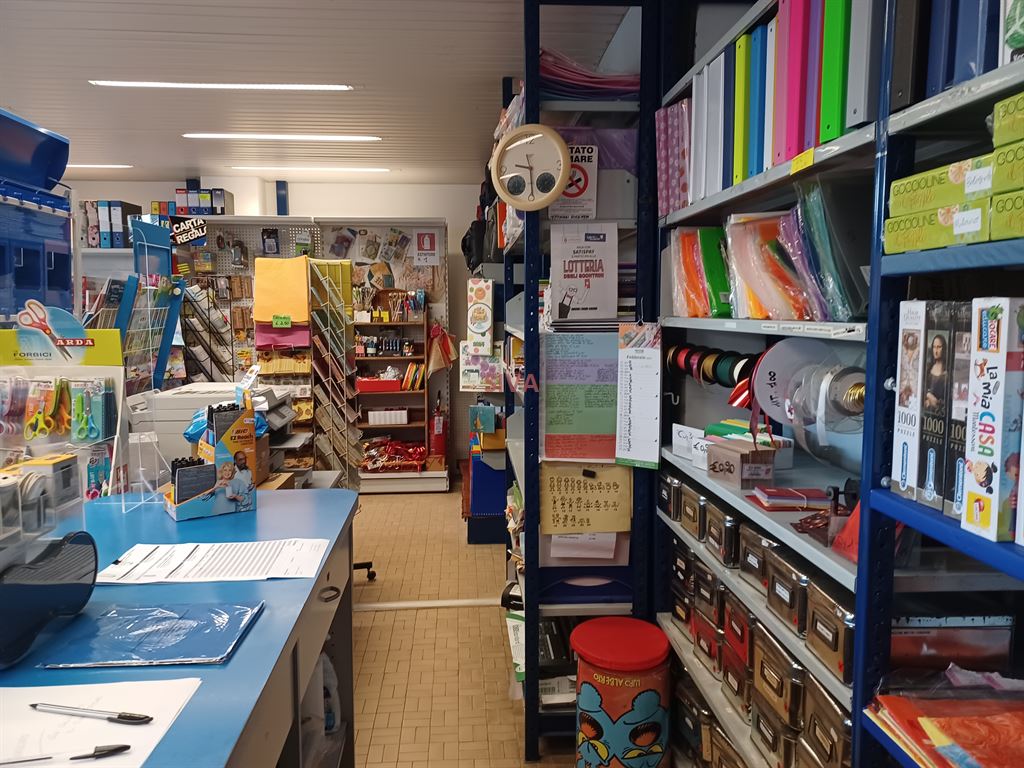 Locale commerciale in vendita a Ravenna