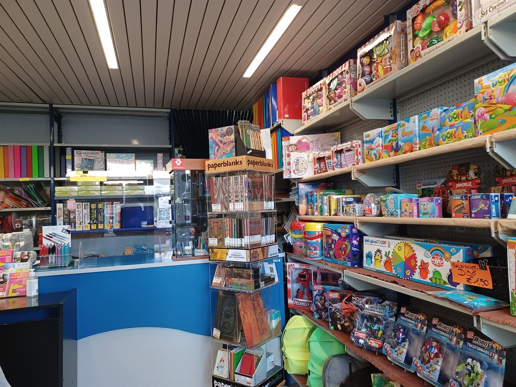 Locale commerciale in vendita a Ravenna