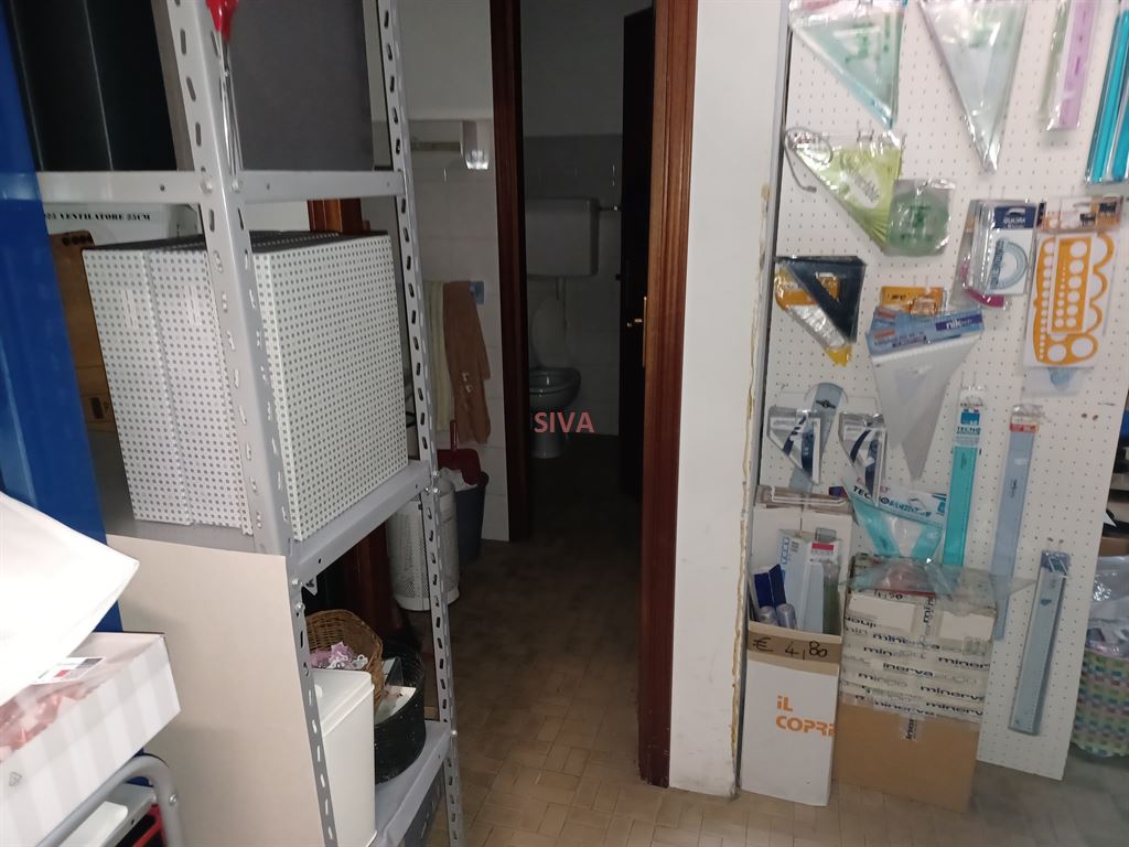 Locale commerciale in vendita a Ravenna