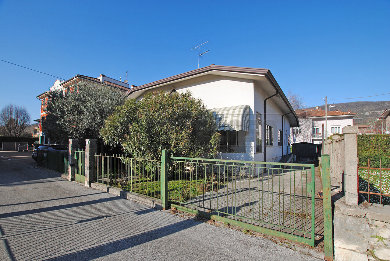 Casa indipendente con giardino in via san francesco 6, Cornedo Vicentino