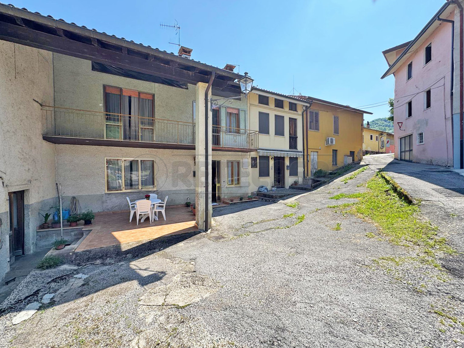 Casa indipendente con giardino in via piana di la di sopra 11, Valdagno