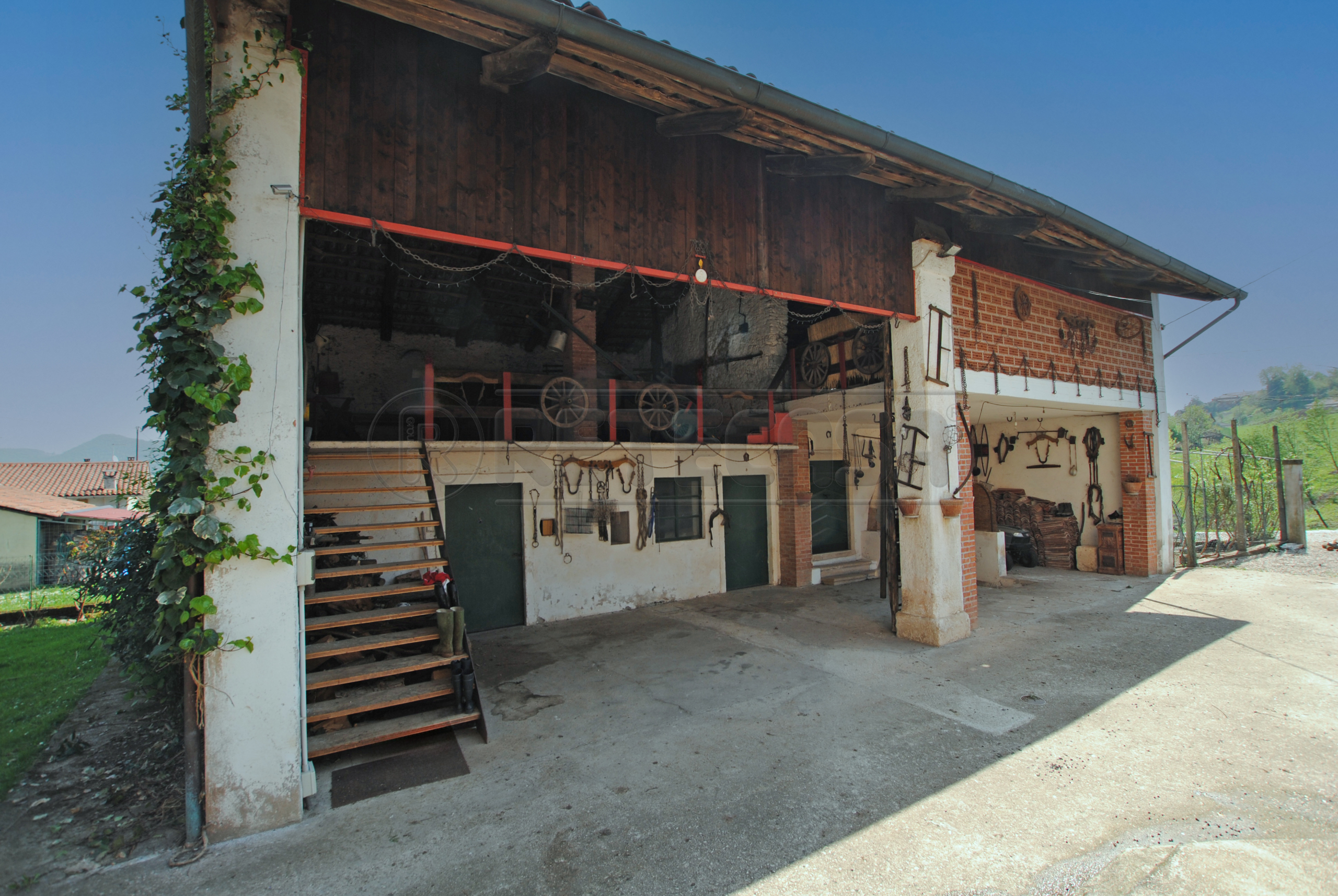 Villa con giardino in piazza roma 36, Brogliano