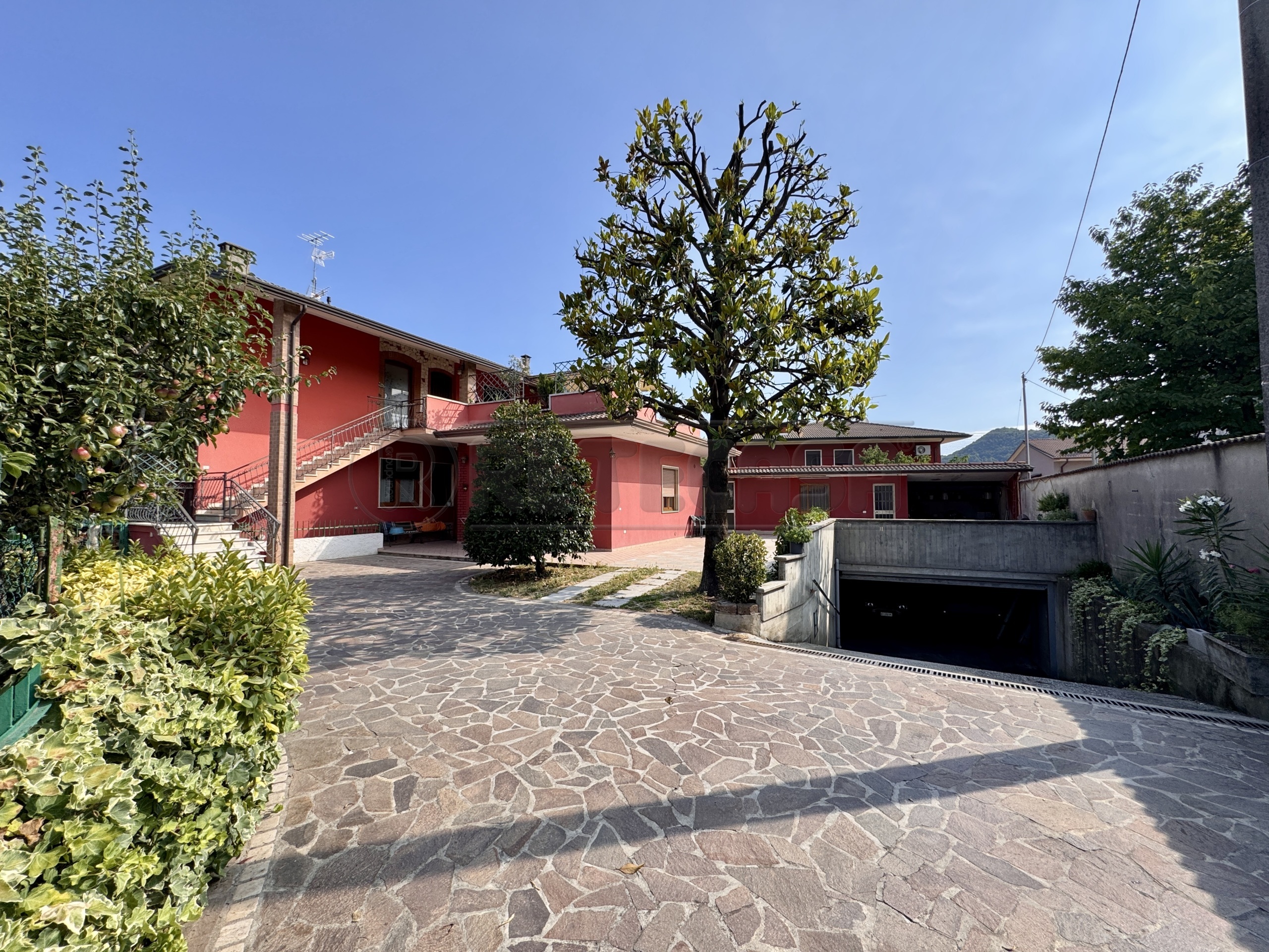 Appartamento con giardino in viale stazione 48, Brogliano