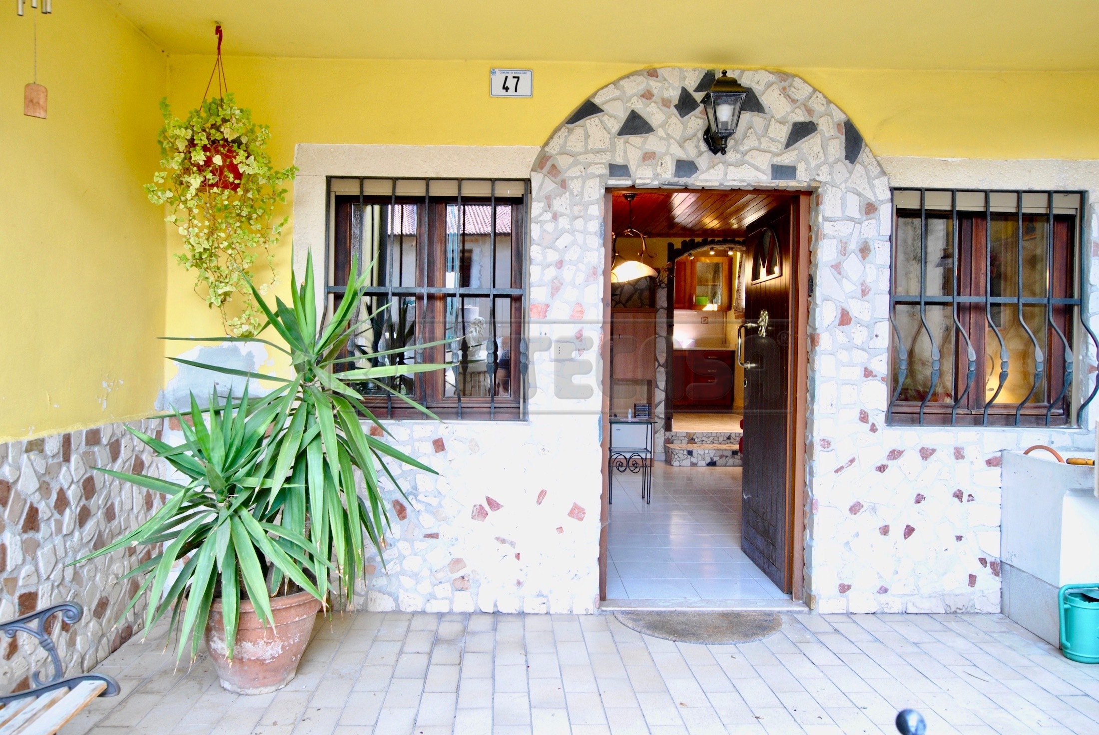 Casa indipendente con terrazzi in via capitello 47, Brogliano