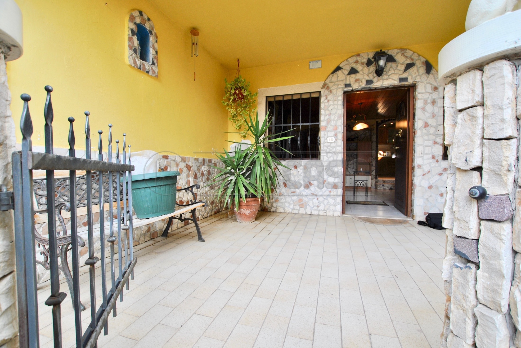 Casa indipendente con terrazzi in via capitello 47, Brogliano