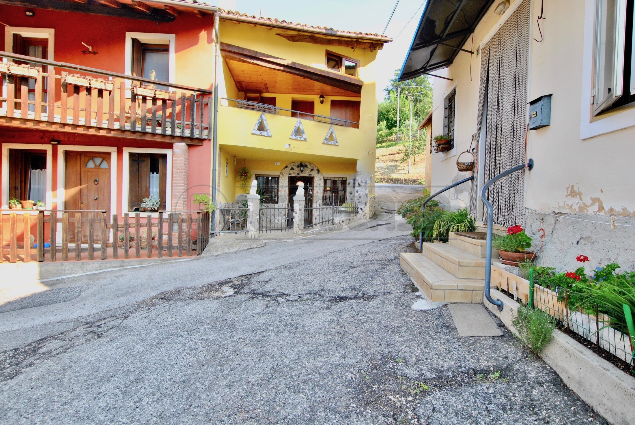 Casa indipendente con terrazzi in via capitello 47, Brogliano