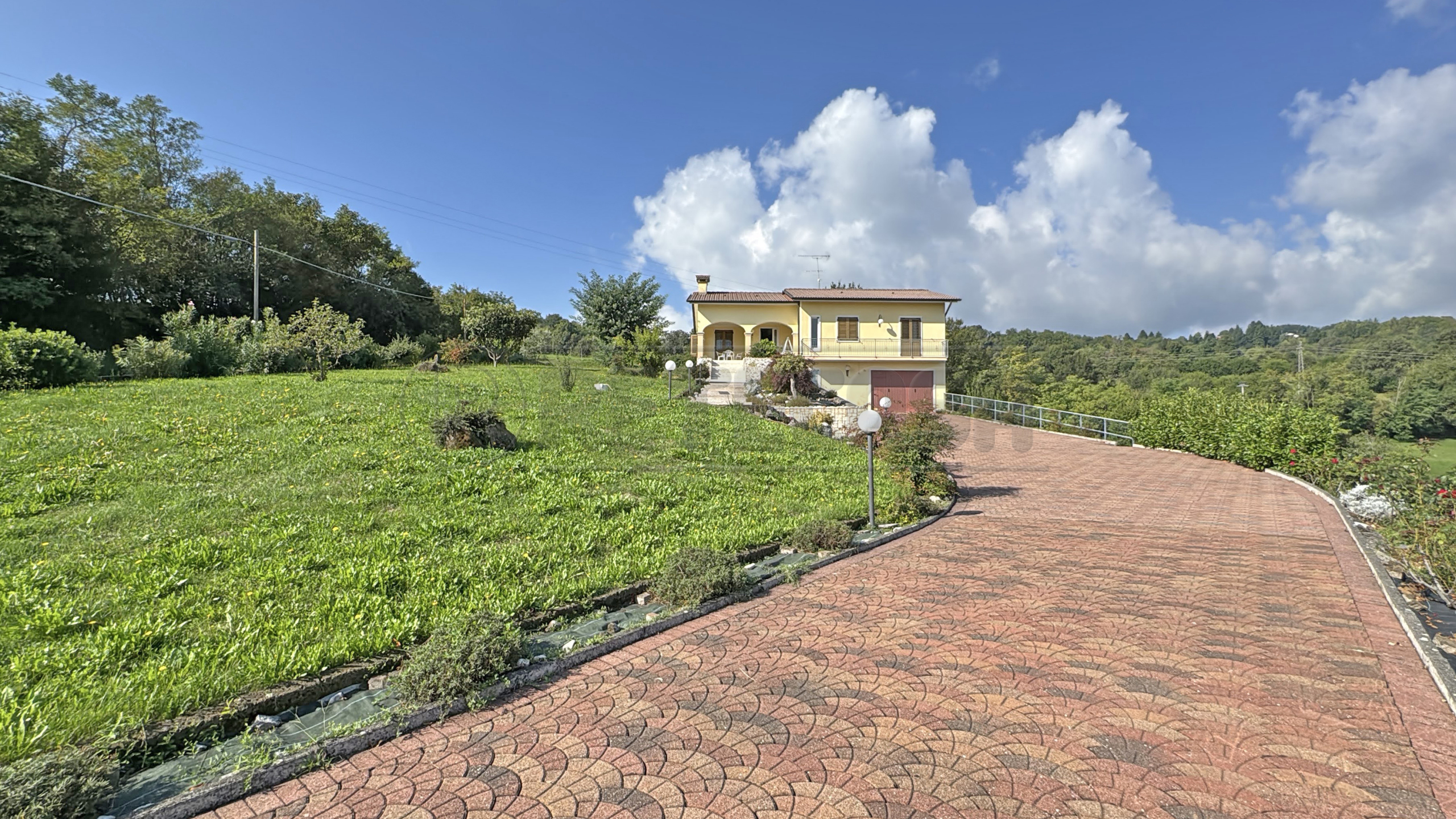 Casa indipendente con giardino in via monte 4, Brogliano