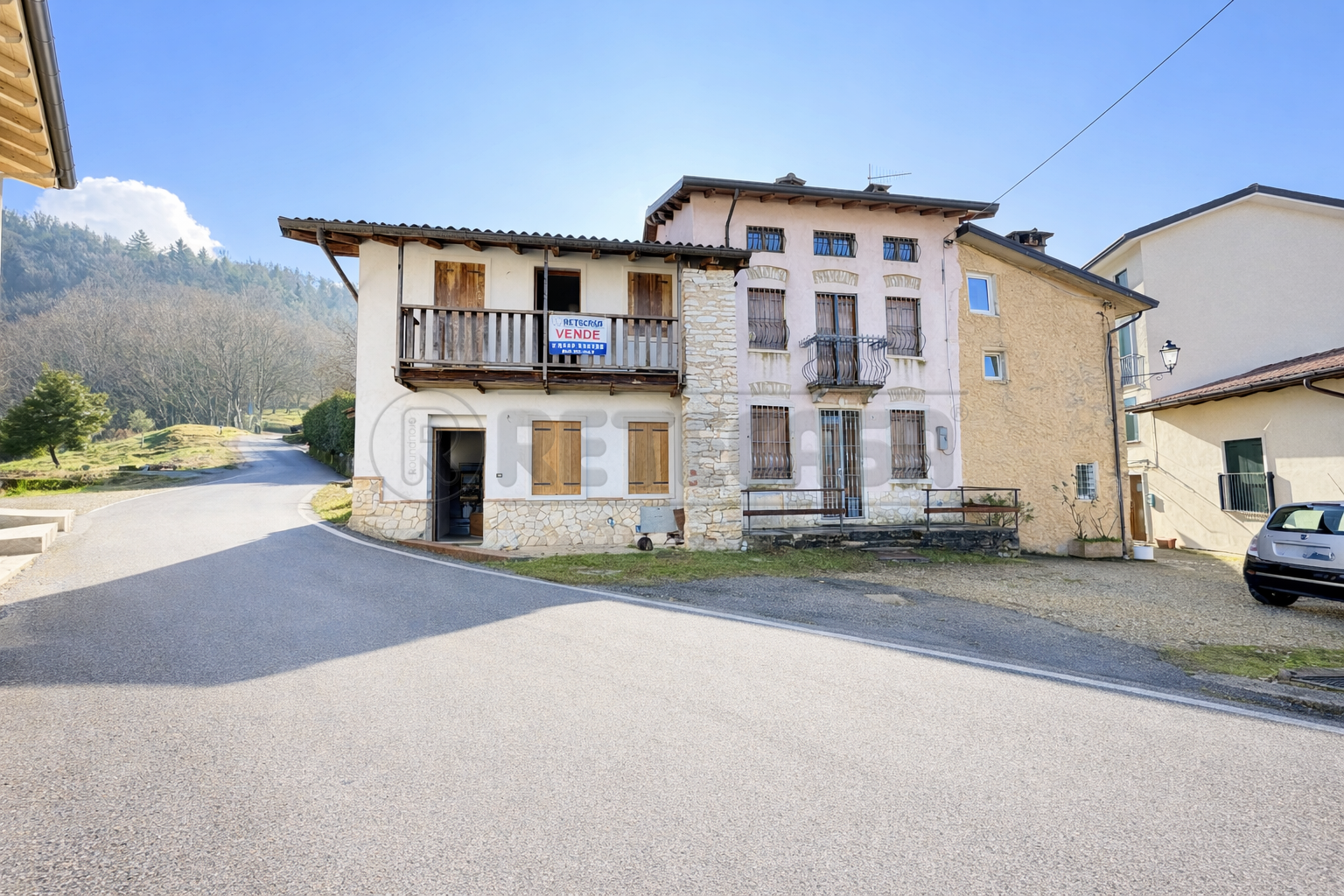 Casa indipendente con terrazzo in via dottor domenico dal lago 9, Valdagno