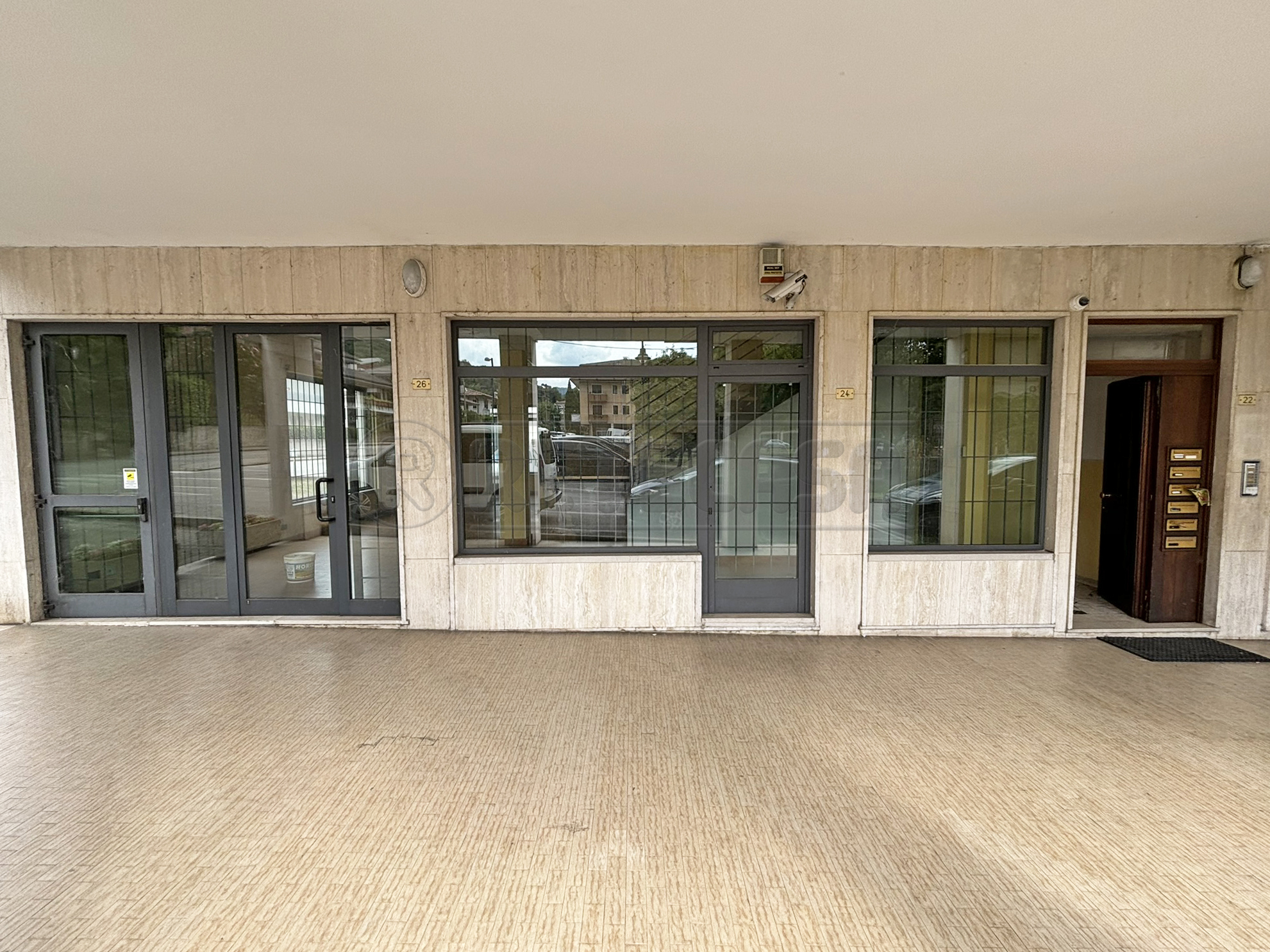 Locale commerciale con terrazzo in piazza g. mazzini 26, Trissino