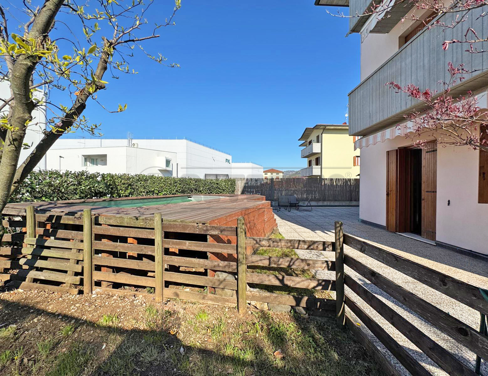 Appartamento con giardino in via rasia dal polo 06, Brogliano