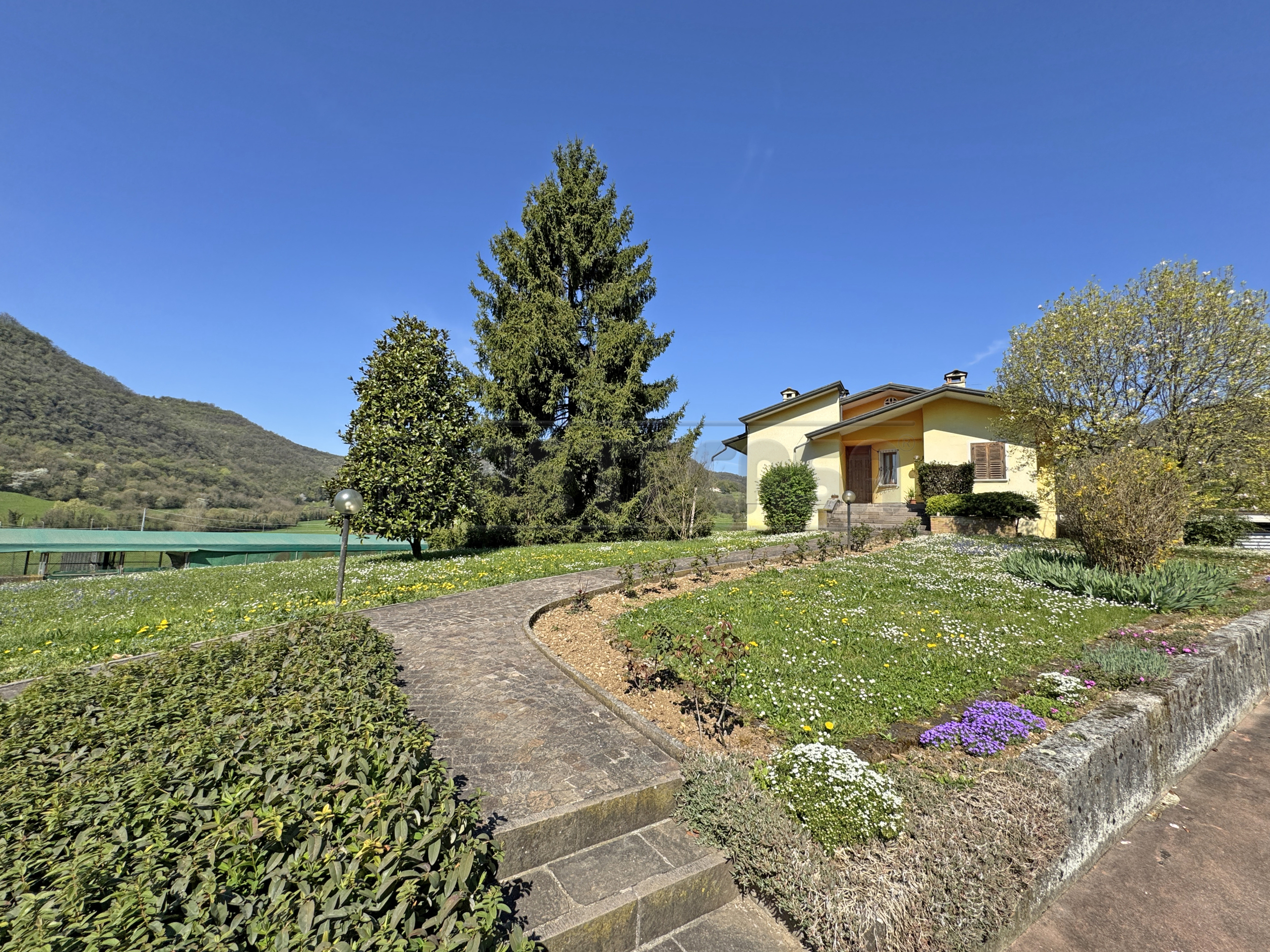Casa indipendente con giardino in contrada valdicase 12, Castelgomberto
