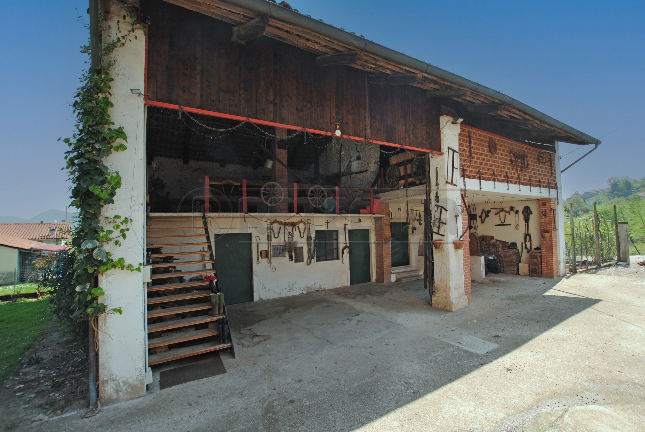 Rustico con giardino in via costa 17, Brogliano