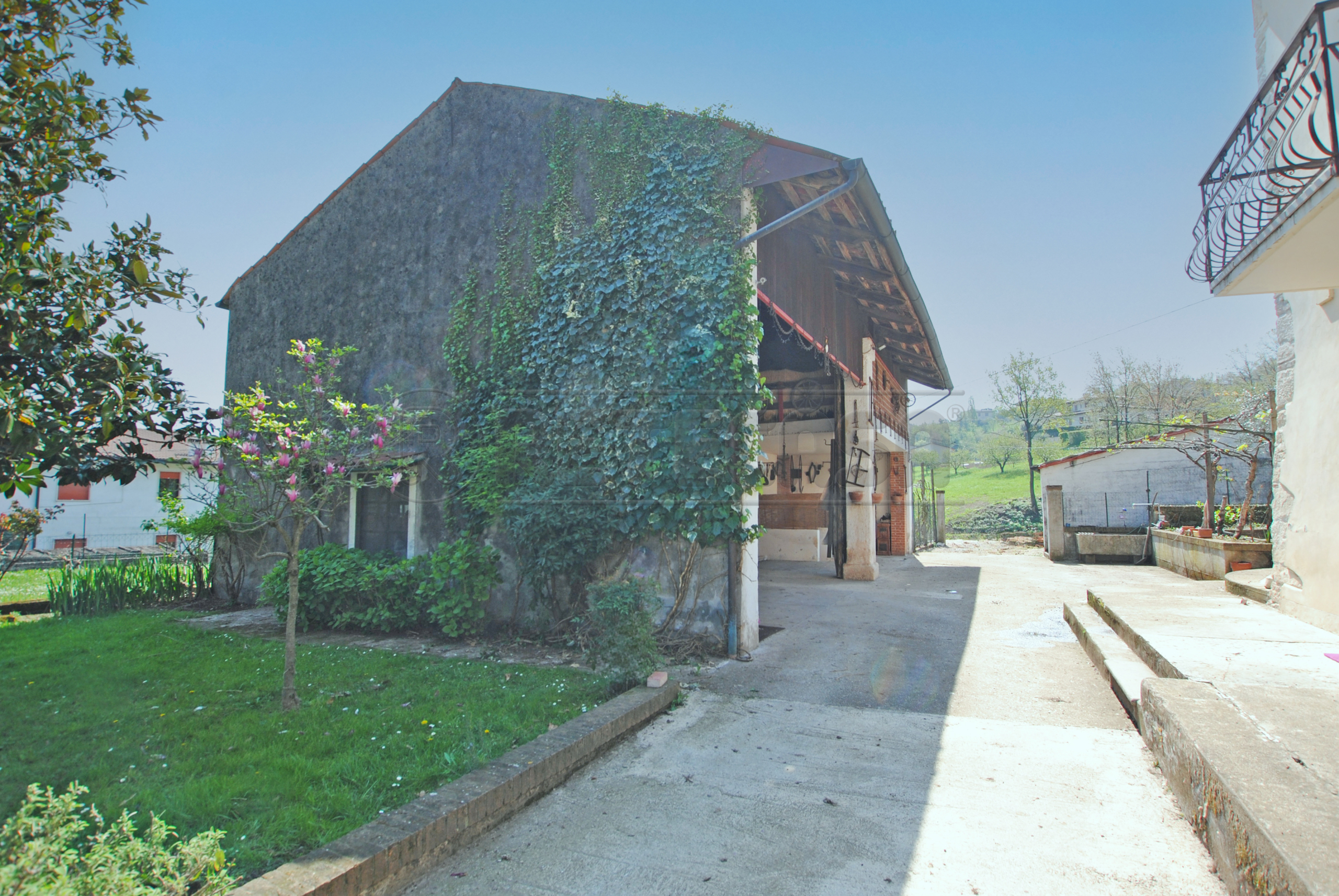 Rustico con giardino in via costa 17, Brogliano