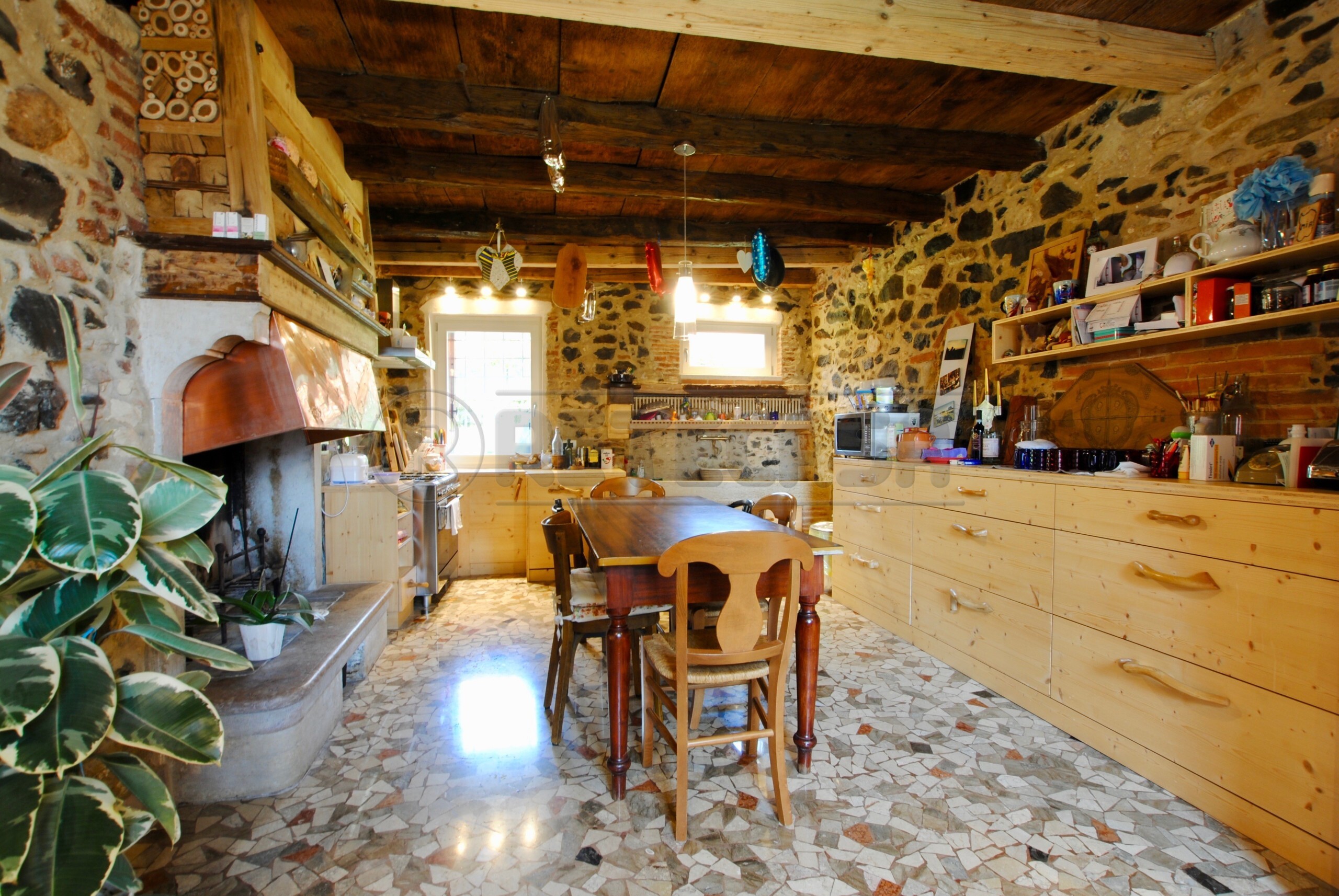 Villa con giardino in piazza roma 36, Brogliano