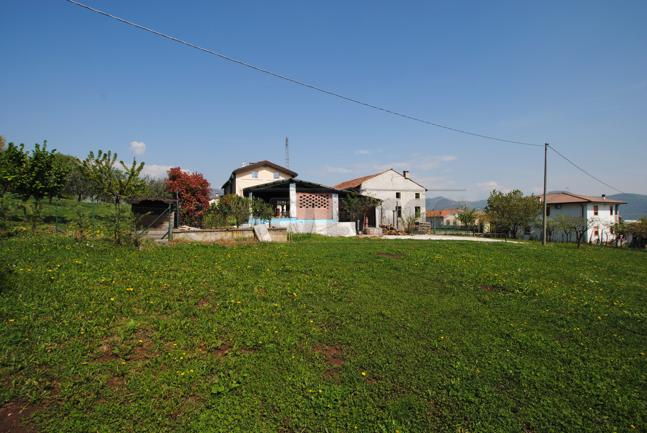 Villa con giardino in piazza roma 36, Brogliano