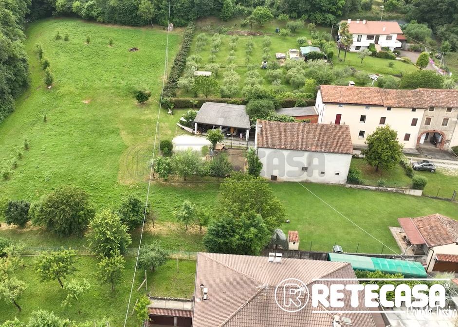 Casa indipendente con giardino in via costa 17, Brogliano