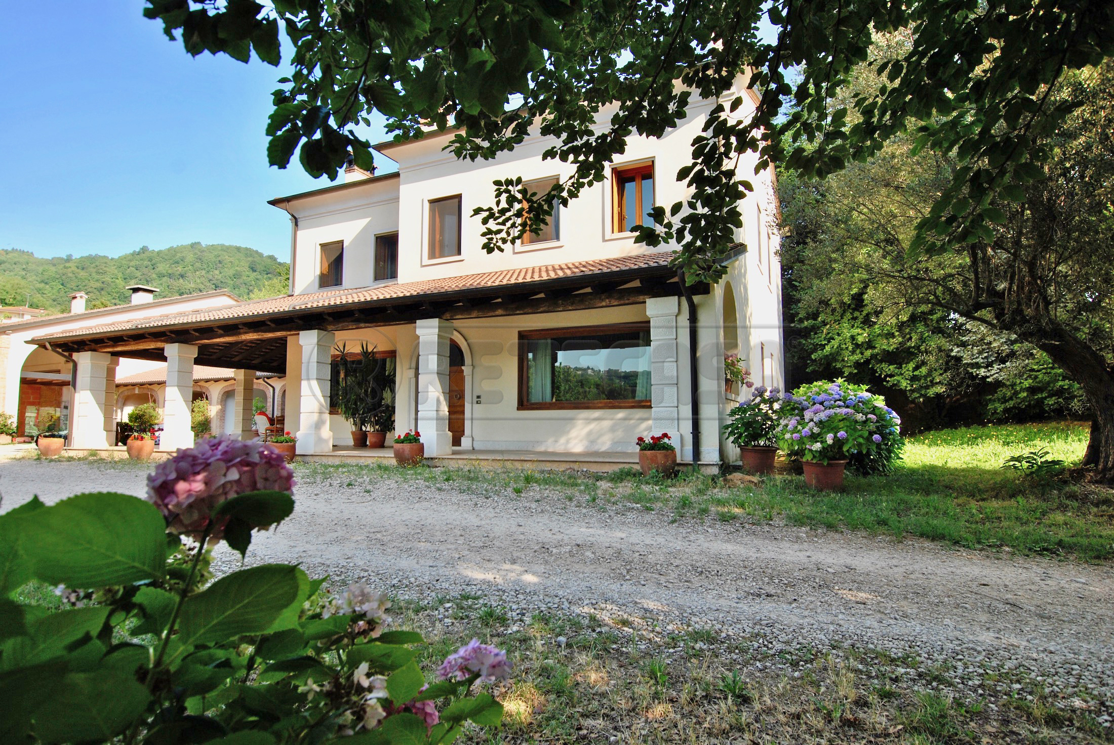 Villa con giardino in via savegnago 1b, Cornedo Vicentino