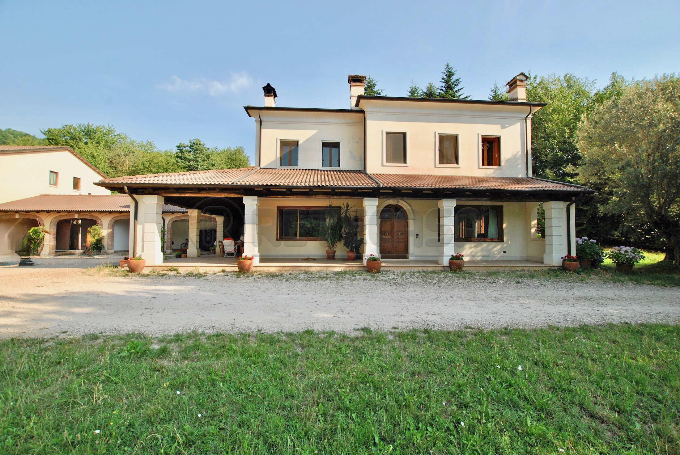 Villa con giardino in via savegnago 1b, Cornedo Vicentino