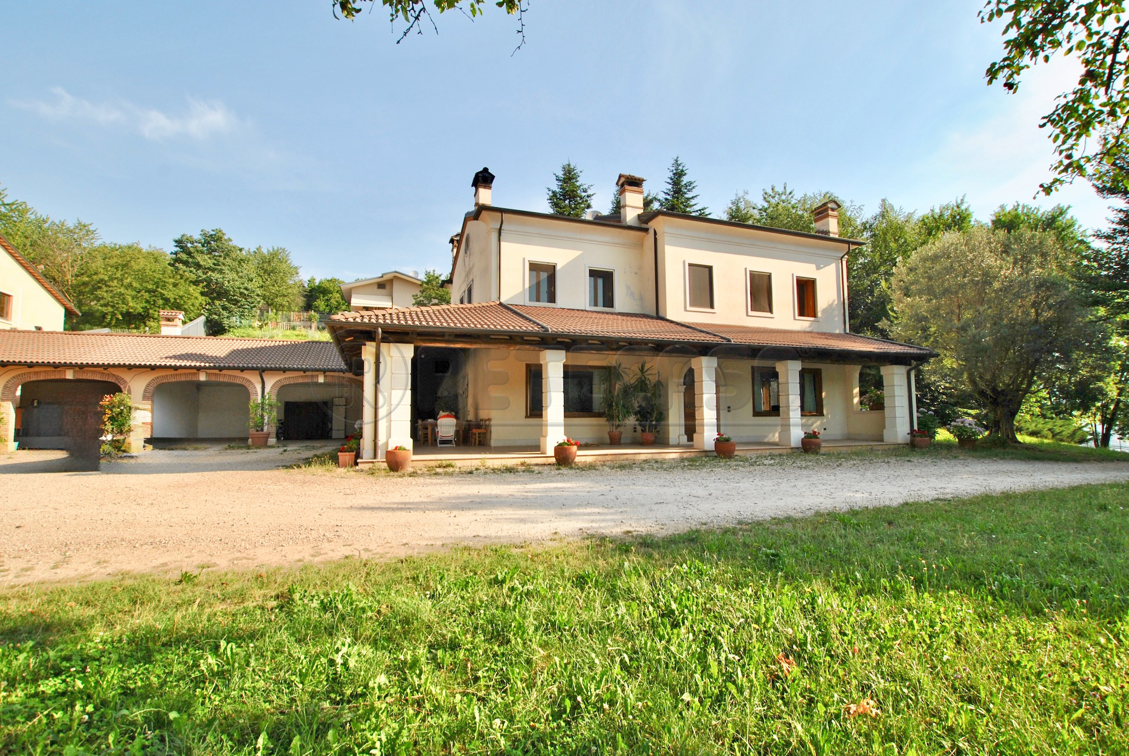 Villa con giardino in via savegnago 1b, Cornedo Vicentino