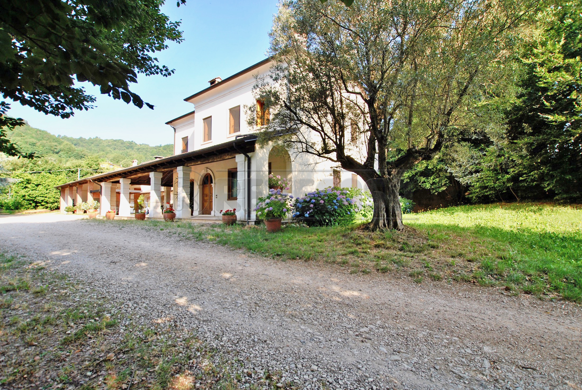 Villa con giardino in via savegnago 1b, Cornedo Vicentino