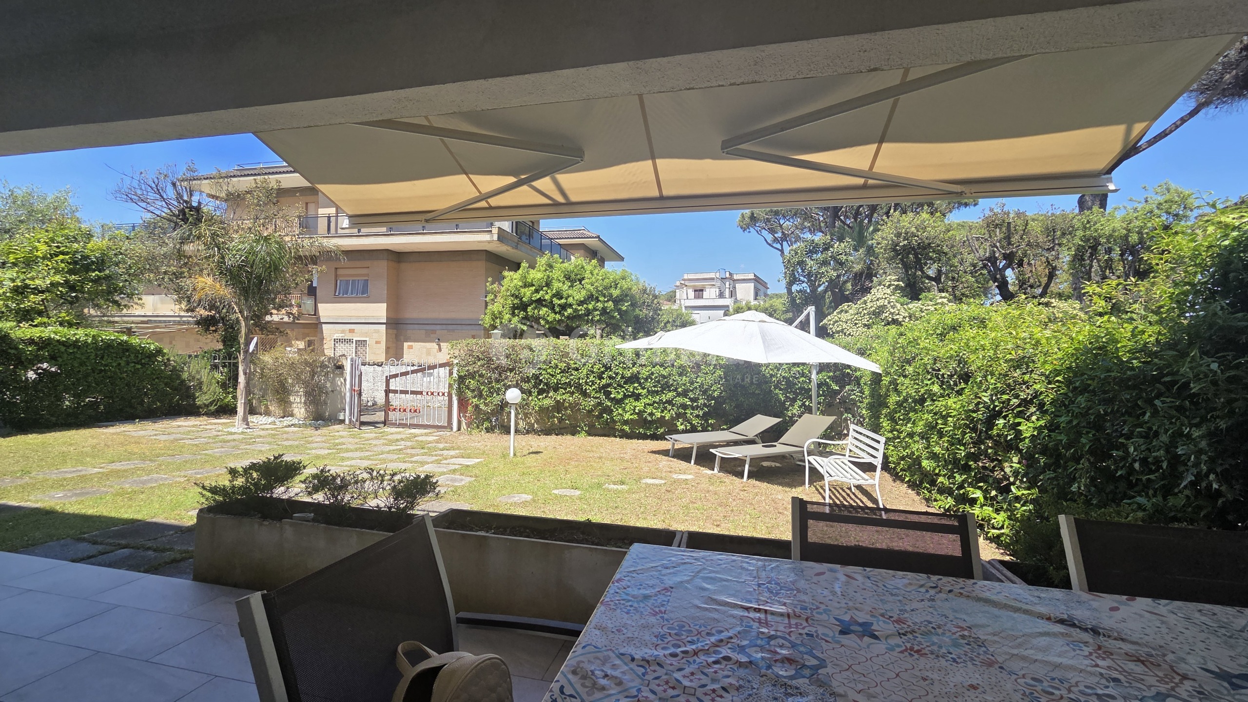 Villetta a schiera con giardino in viale sereno 1, Anzio