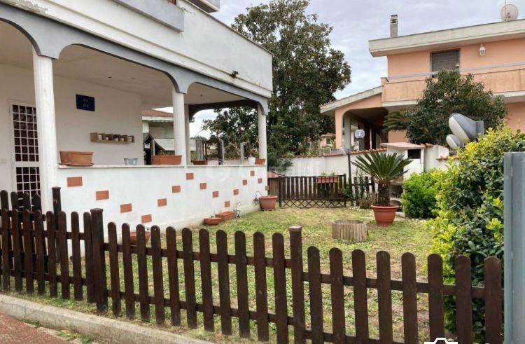 Casa indipendente con giardino in via della stazione 88, Anzio