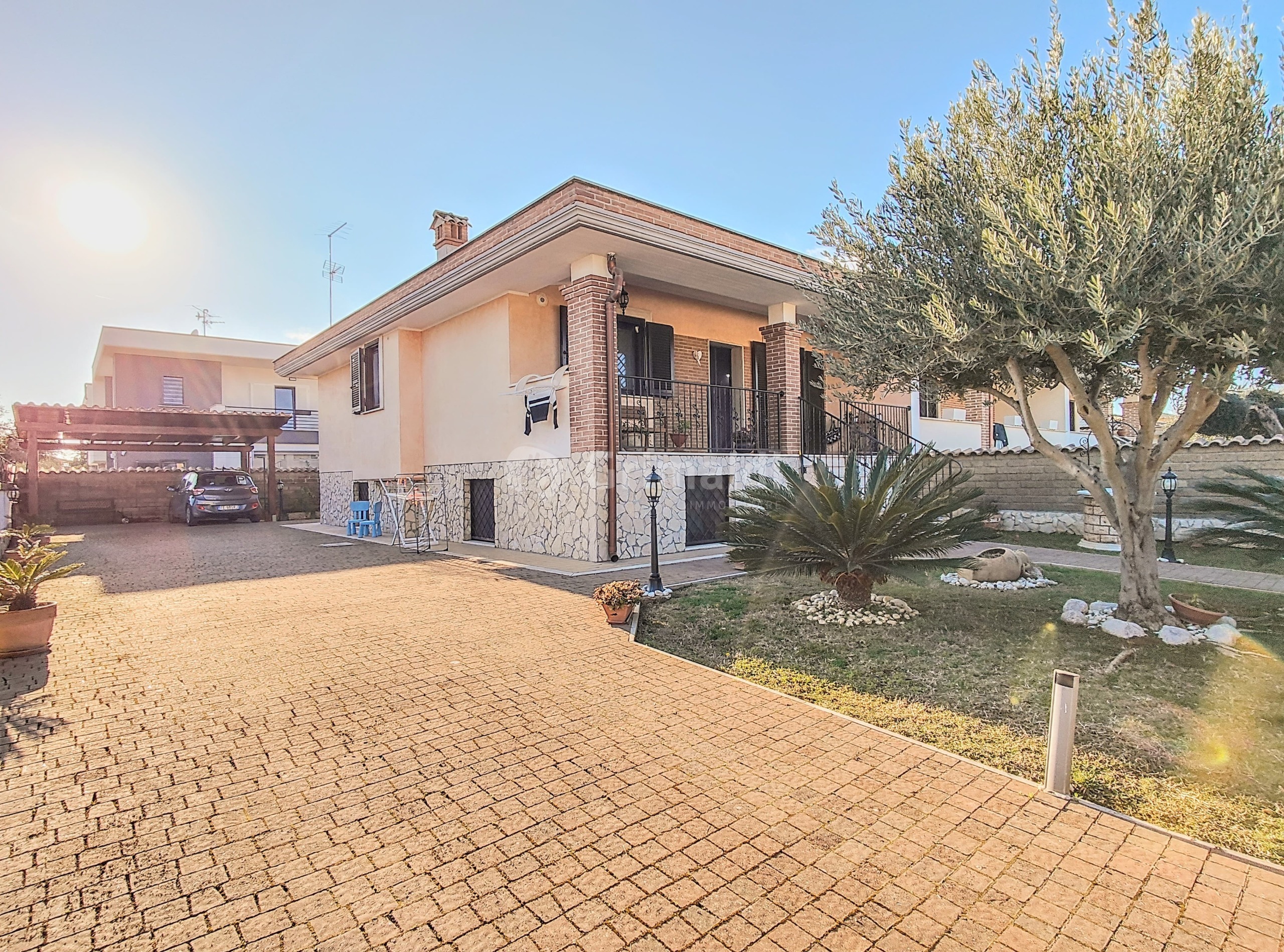 Casa indipendente con giardino in via della cannuccia 194, Anzio
