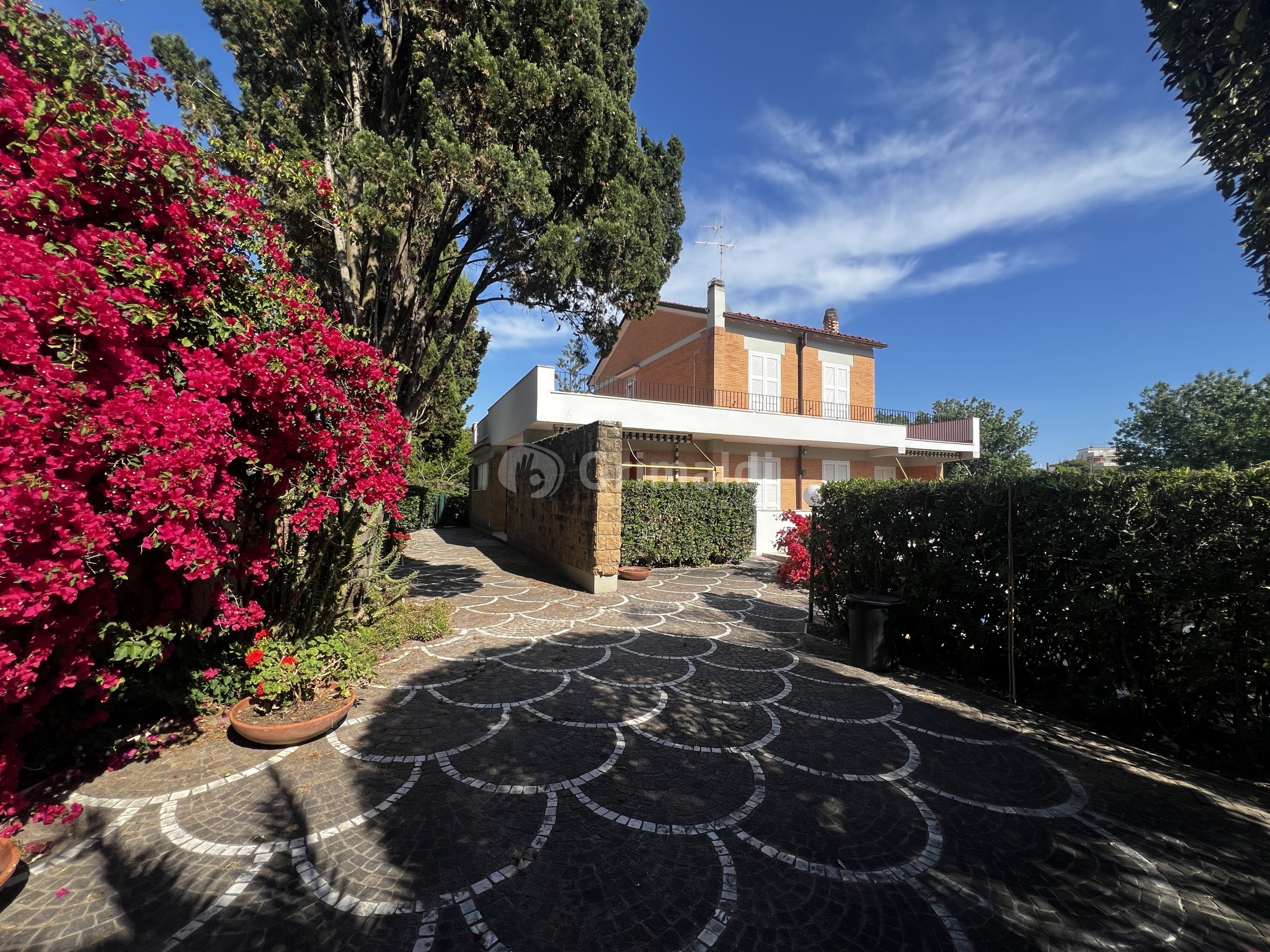 Casa indipendente con giardino in via dei gabbiani 27, Anzio