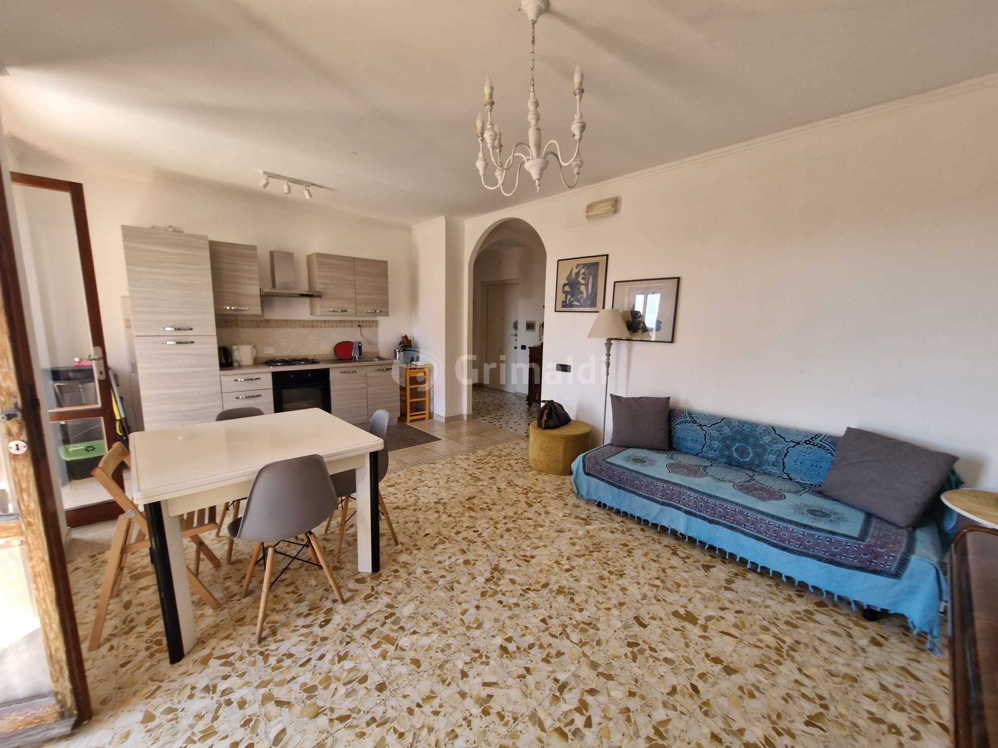 Trilocale con terrazzi in viale adriatico 28, Anzio