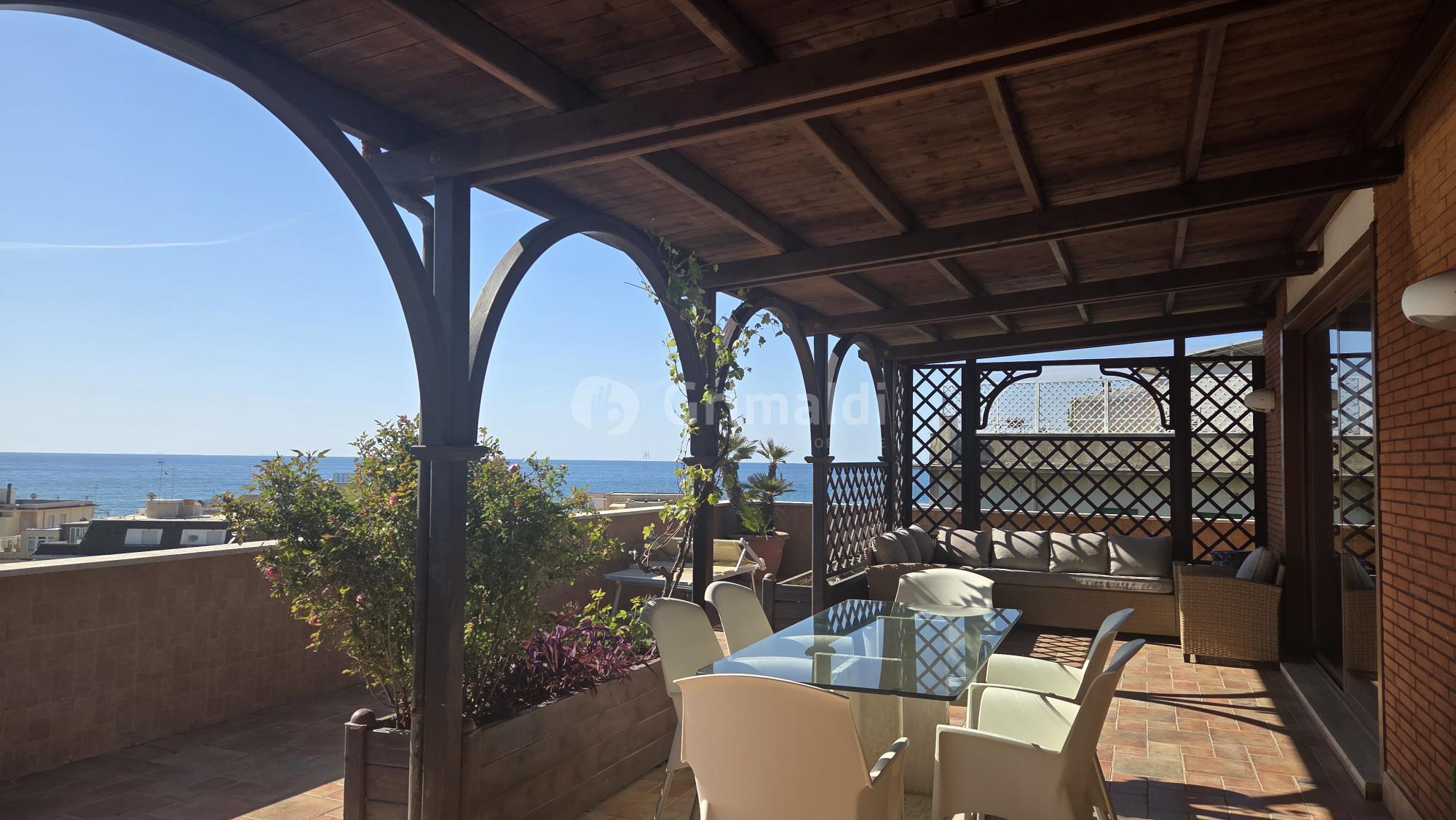 Quadrilocale vista mare in via candido de angelis 3, Anzio