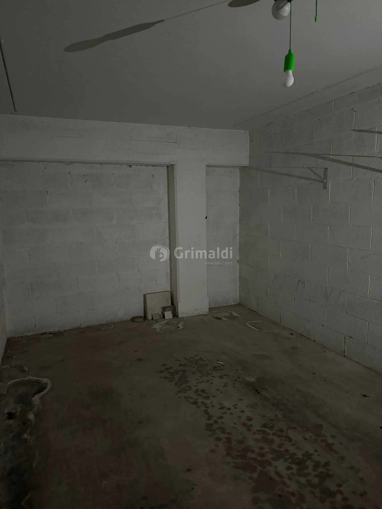 Posto auto coperto con box in via santa maria 97, Nettuno