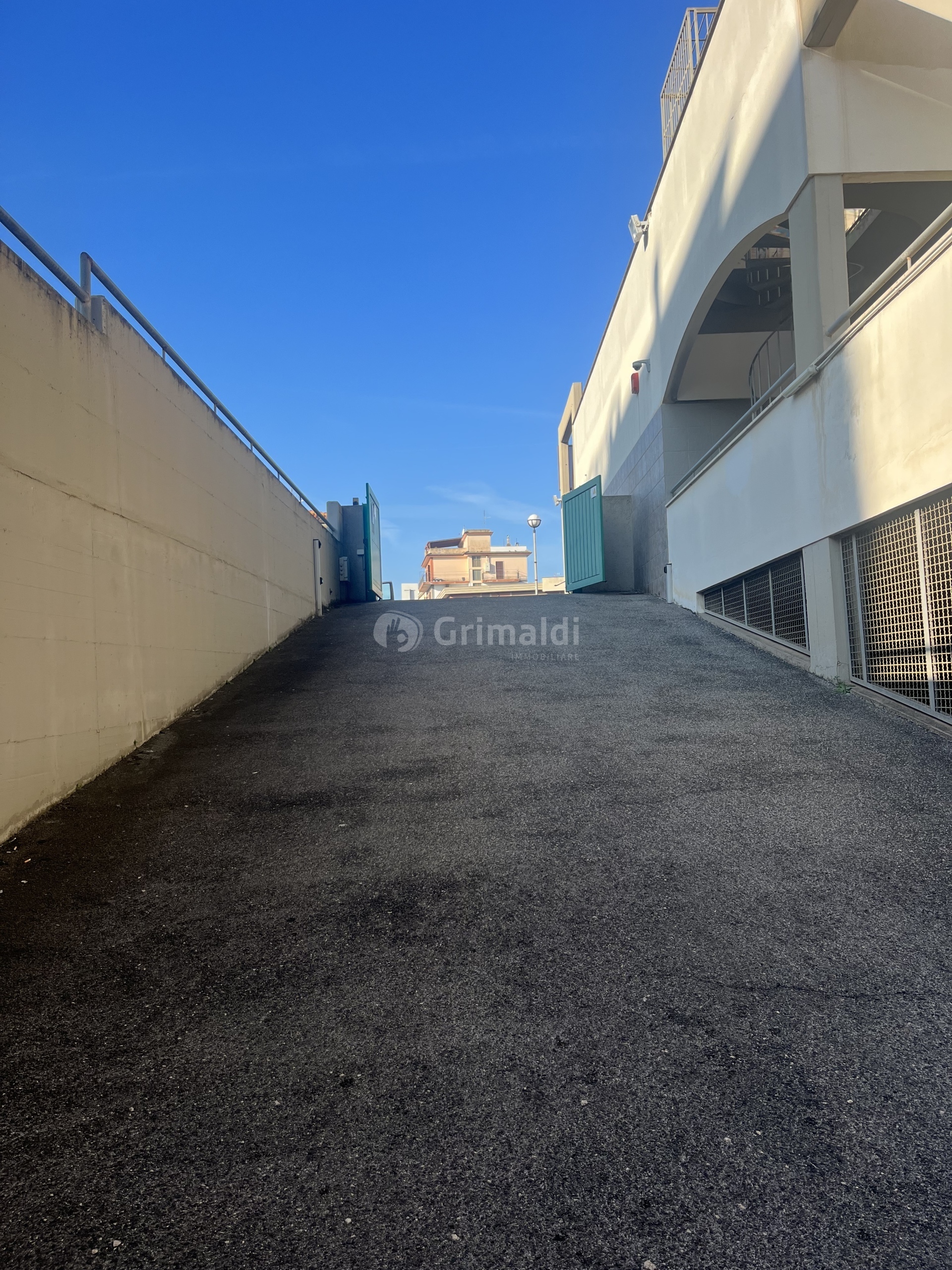 Posto auto coperto in affitto in via trieste, Nettuno