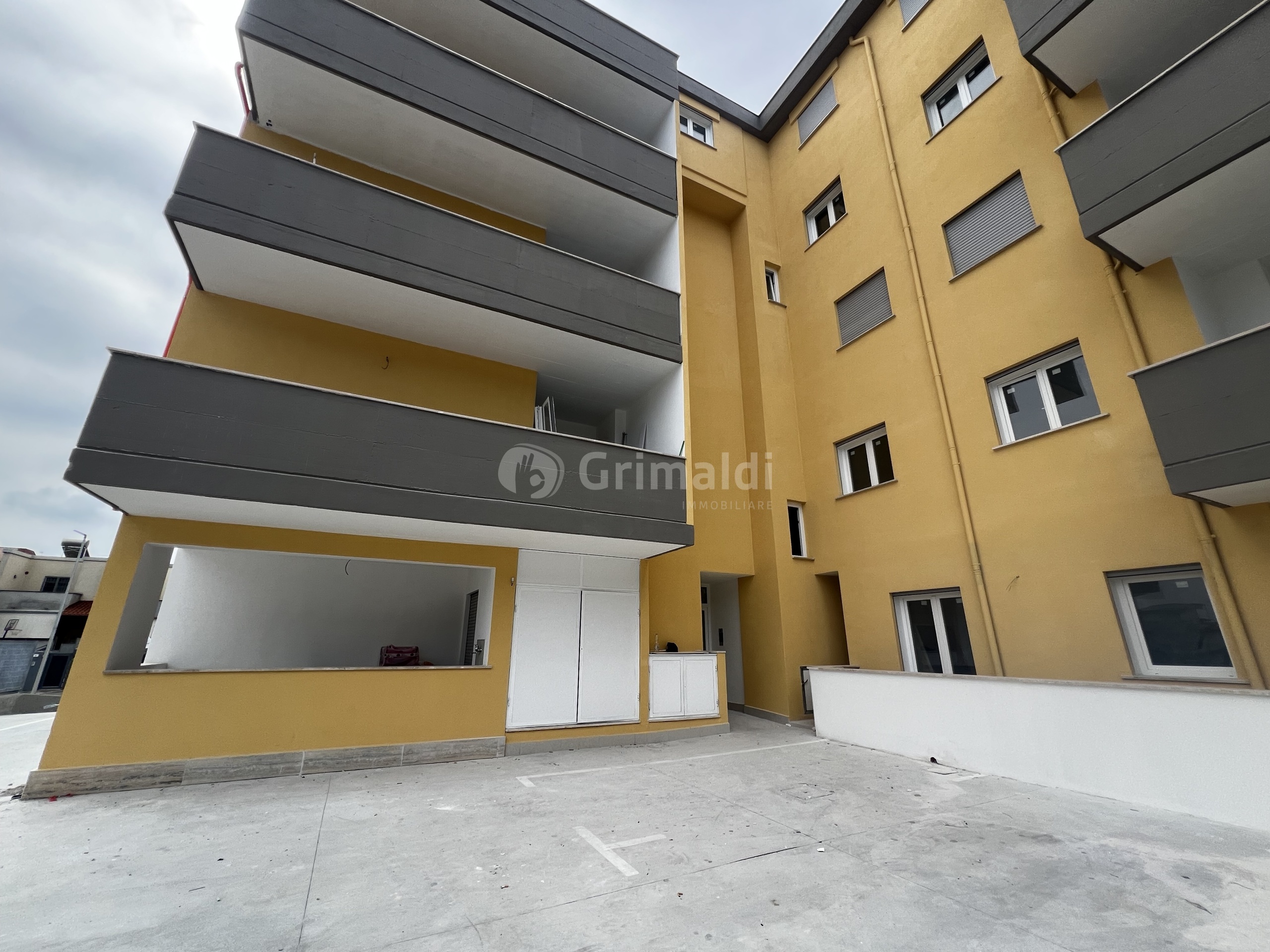 Trilocale con terrazzo in via pietro nenni 8b, Nettuno