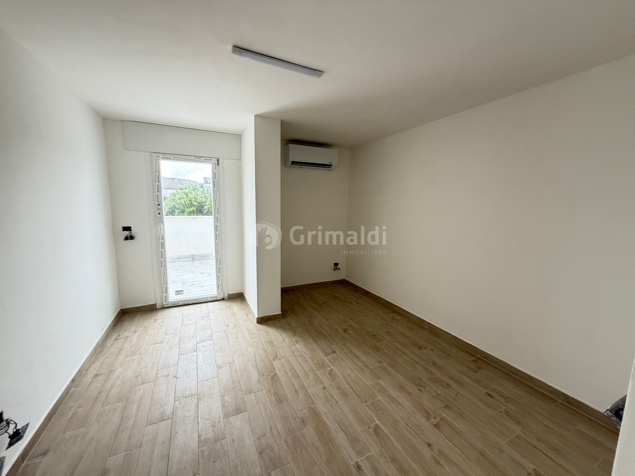 Trilocale con terrazzo in via pietro nenni 8b, Nettuno