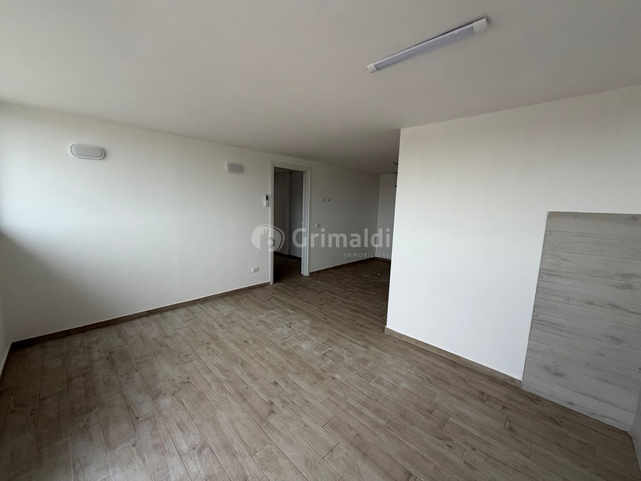 Trilocale con terrazzo in via pietro nenni 8b, Nettuno