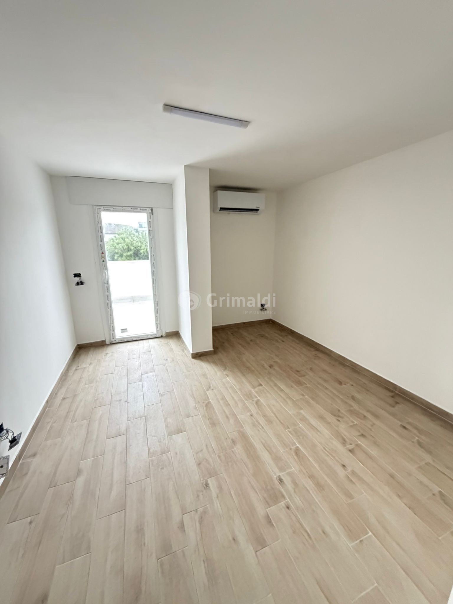 Trilocale con terrazzo in via pietro nenni 8b, Nettuno