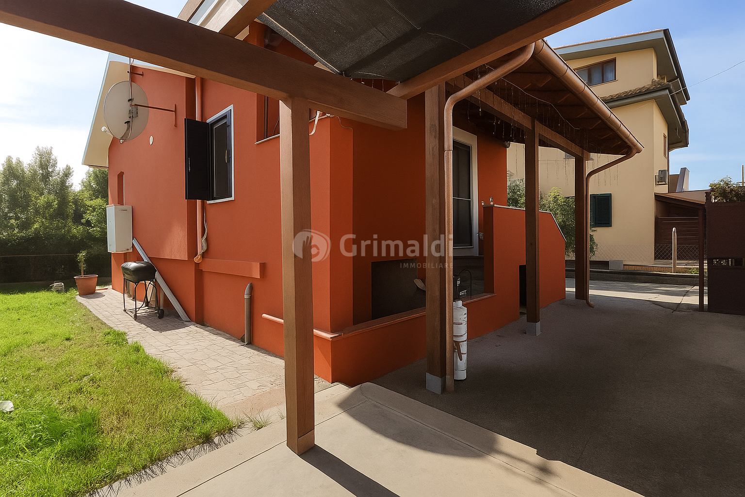 Villa con giardino in via sperlonga 18, Nettuno